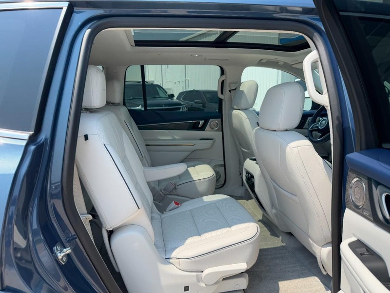 Buick Enclave Vehicle Image 10