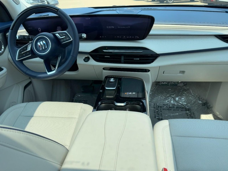 Buick Enclave Vehicle Image 12