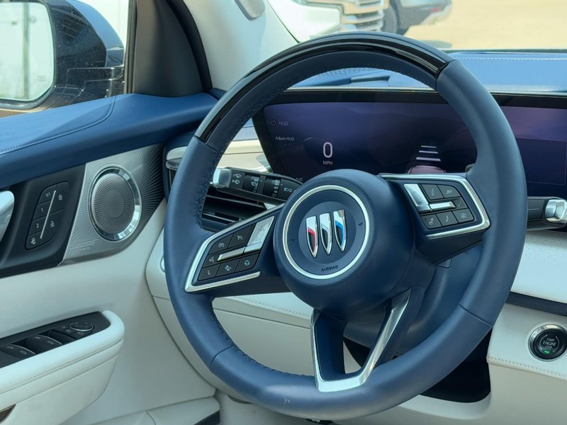 Buick Enclave Vehicle Image 13