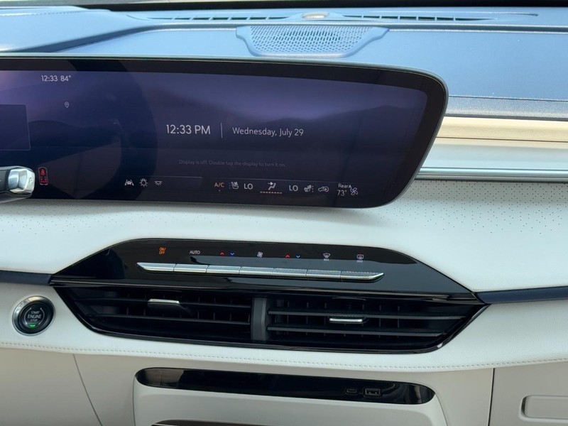 Buick Enclave Vehicle Image 14