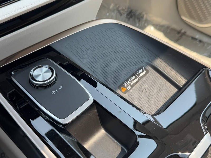 Buick Enclave Vehicle Image 21