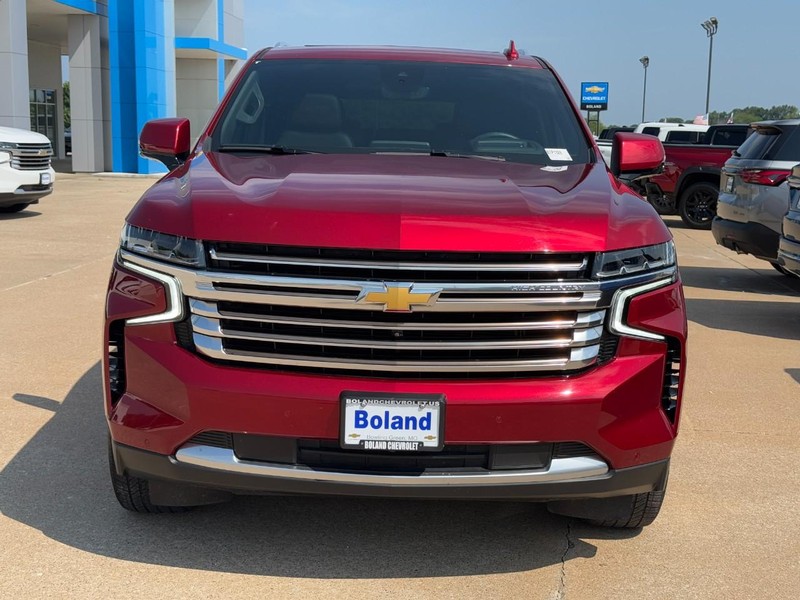 Chevrolet Suburban Vehicle Image 09
