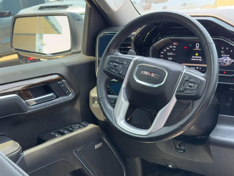 GMC Sierra 1500 Vehicle Image 12