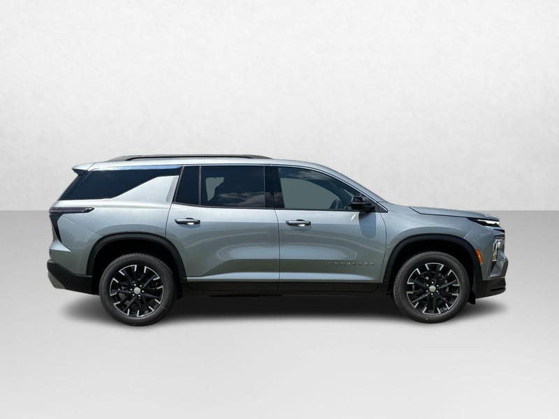 Chevrolet Traverse Vehicle Image 02