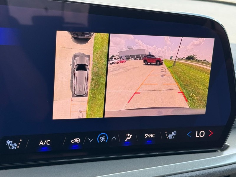 Chevrolet Traverse Vehicle Image 16