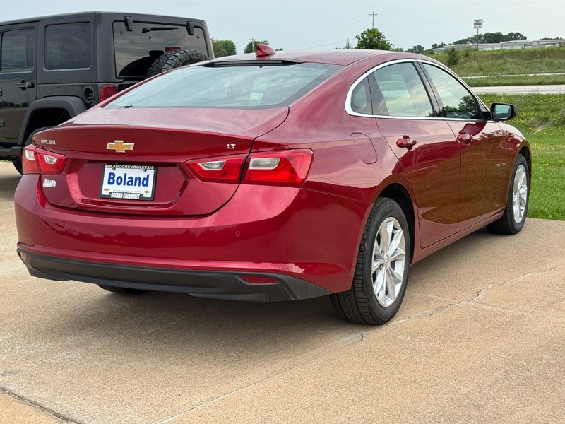 Chevrolet Malibu Vehicle Image 03
