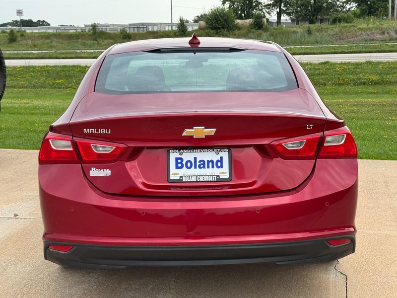 Chevrolet Malibu Vehicle Image 04