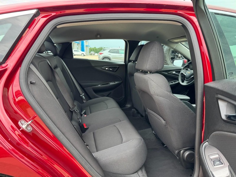 Chevrolet Malibu Vehicle Image 10