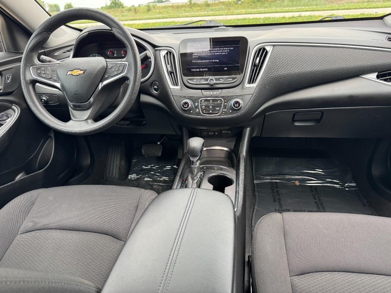 Chevrolet Malibu Vehicle Image 11