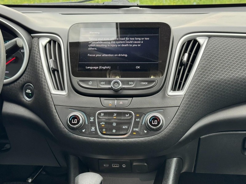 Chevrolet Malibu Vehicle Image 13