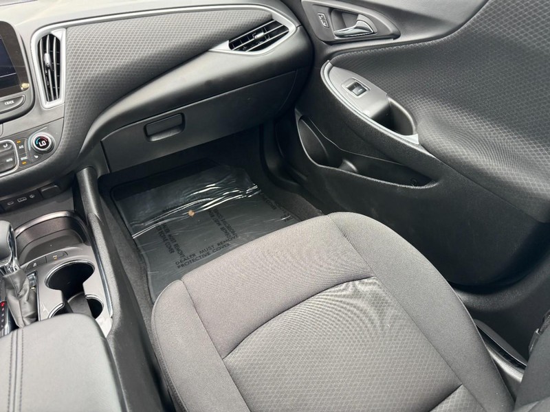 Chevrolet Malibu Vehicle Image 15