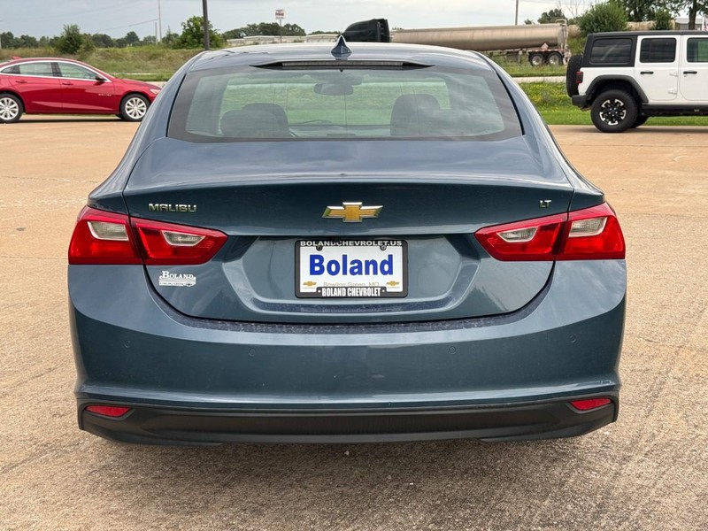 Chevrolet Malibu Vehicle Image 04