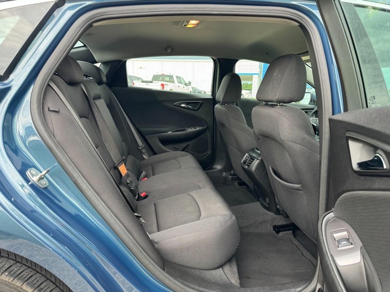 Chevrolet Malibu Vehicle Image 10
