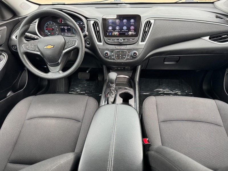 Chevrolet Malibu Vehicle Image 11