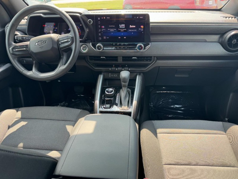 Chevrolet Colorado Vehicle Image 11