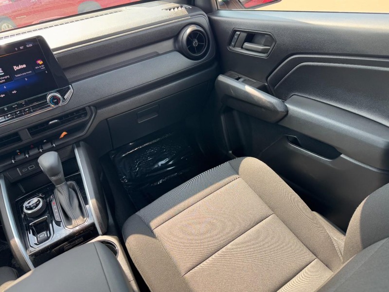 Chevrolet Colorado Vehicle Image 15