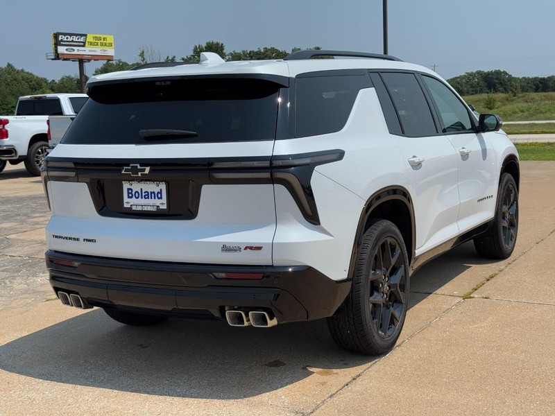 Chevrolet Traverse Vehicle Image 03