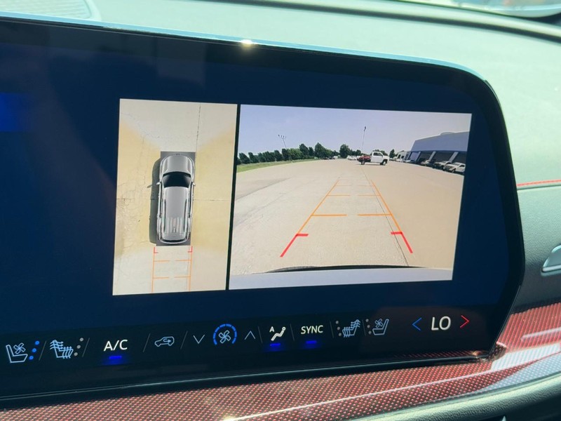 Chevrolet Traverse Vehicle Image 16