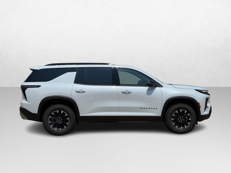Chevrolet Traverse Vehicle Image 02