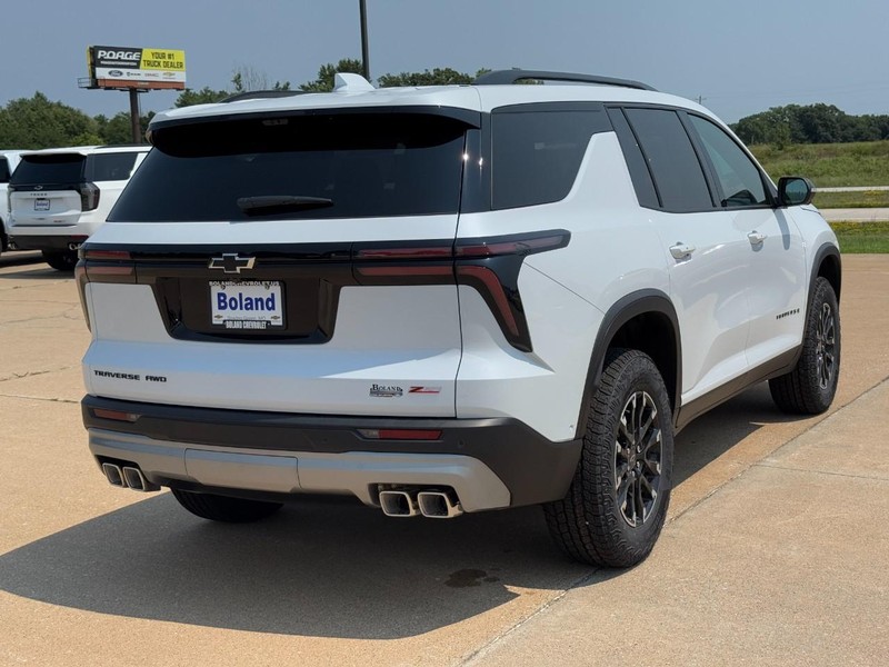 Chevrolet Traverse Vehicle Image 03