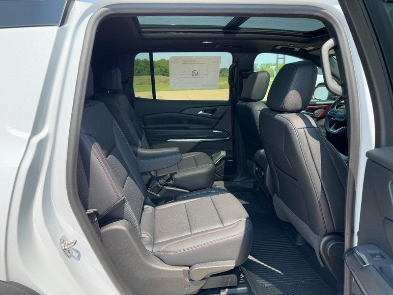 Chevrolet Traverse Vehicle Image 05