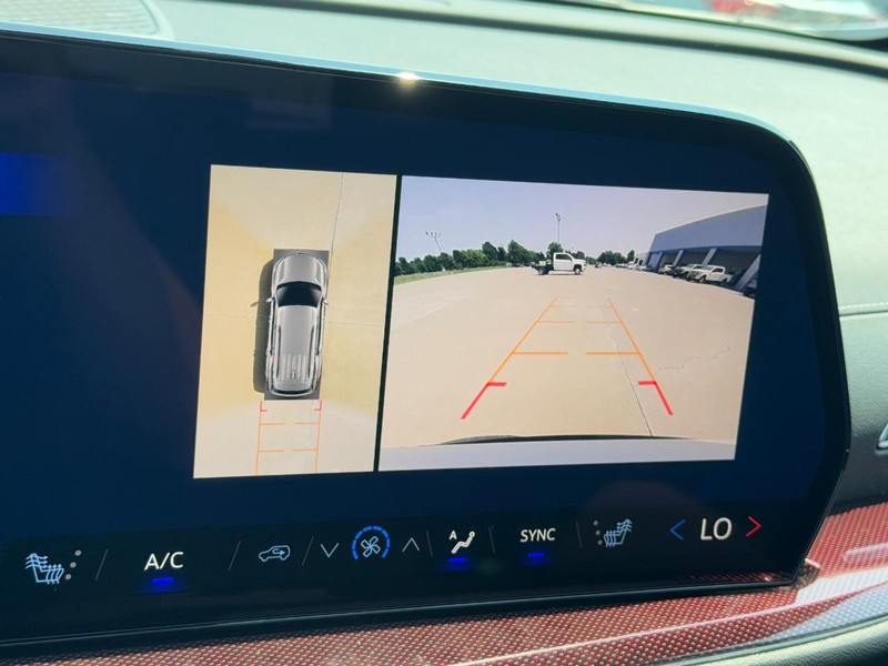 Chevrolet Traverse Vehicle Image 15