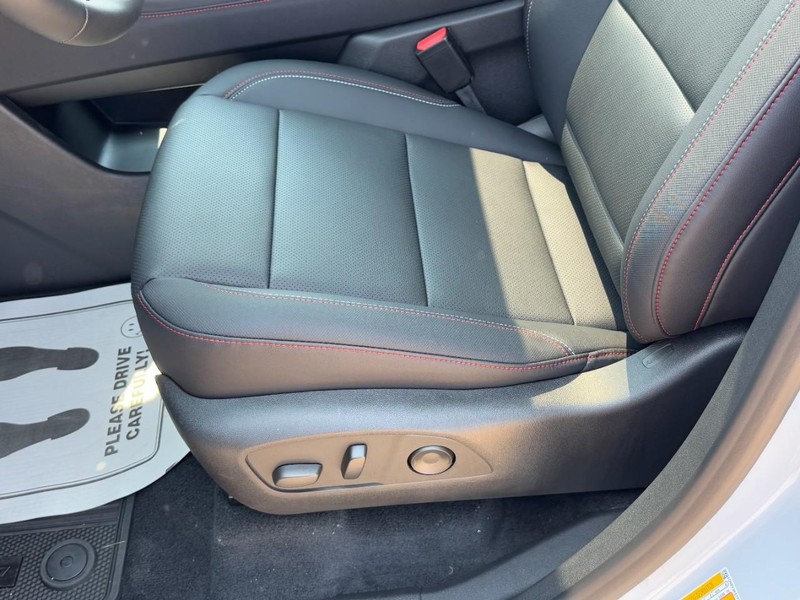 Chevrolet Traverse Vehicle Image 16
