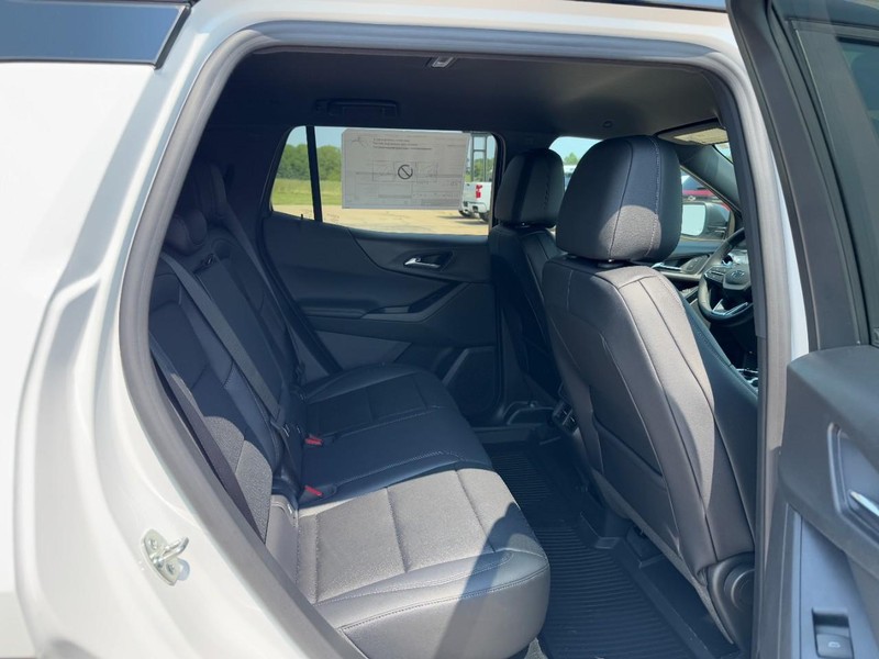 Chevrolet Equinox Vehicle Image 05