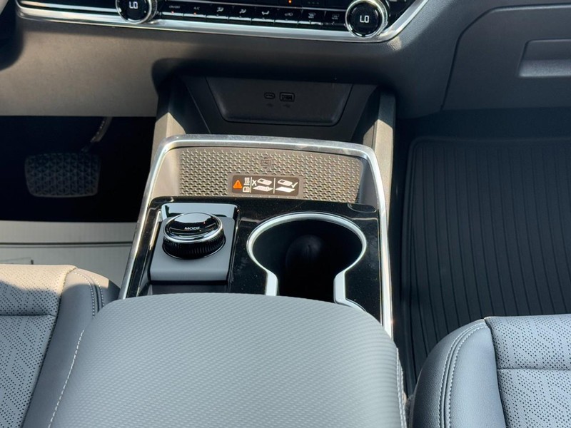 Chevrolet Equinox Vehicle Image 09