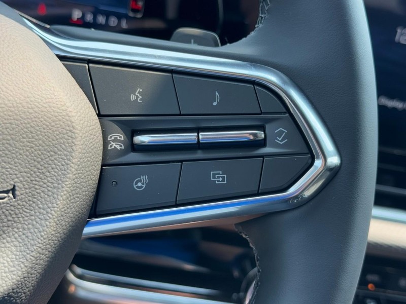 Chevrolet Equinox Vehicle Image 11