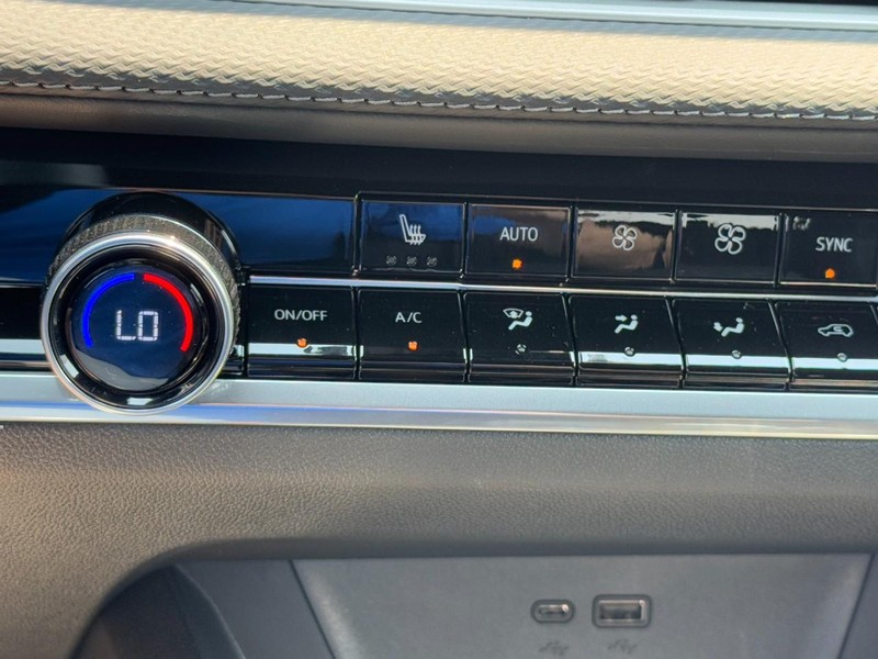 Chevrolet Equinox Vehicle Image 12