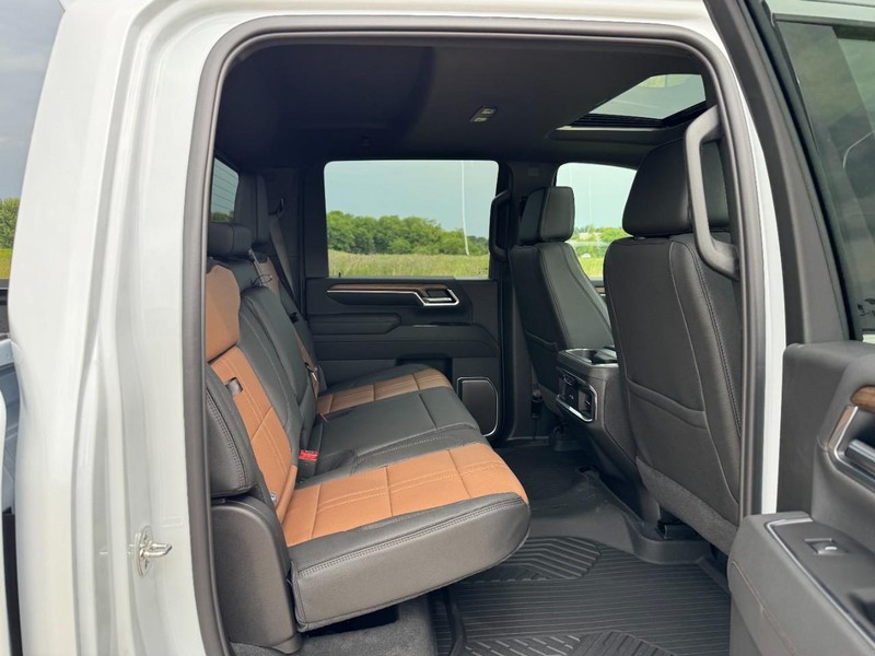 Chevrolet Silverado 3500HD Vehicle Image 05