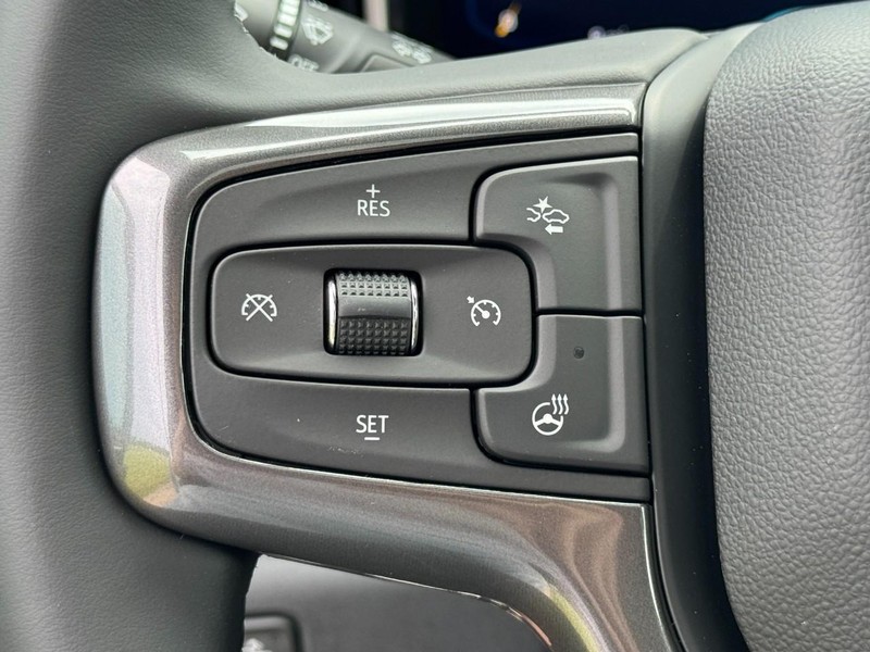 Chevrolet Silverado 3500HD Vehicle Image 11