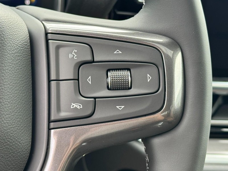 Chevrolet Silverado 3500HD Vehicle Image 12