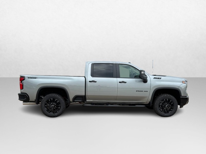 Chevrolet Silverado 2500HD Vehicle Image 02
