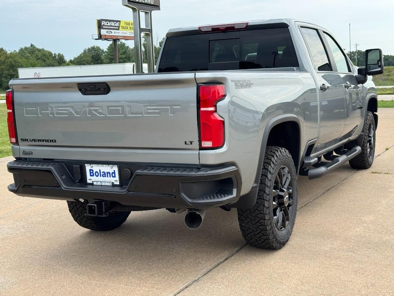 Chevrolet Silverado 2500HD Vehicle Image 03