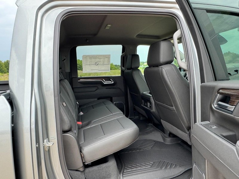 Chevrolet Silverado 2500HD Vehicle Image 05