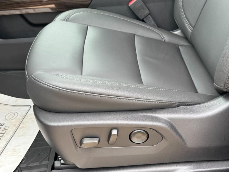Chevrolet Silverado 2500HD Vehicle Image 14