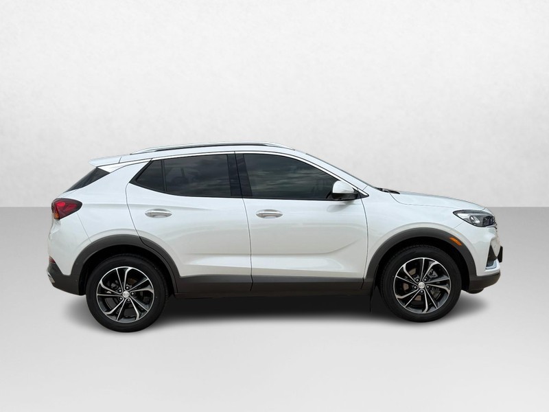 Buick Encore GX Vehicle Full-screen Gallery Image 02