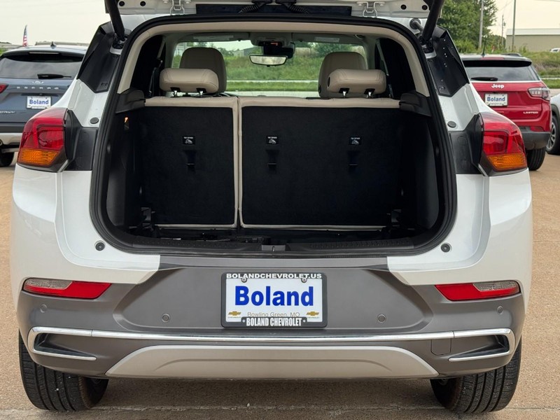 Buick Encore GX Vehicle Full-screen Gallery Image 05
