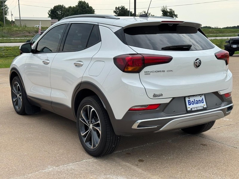 Buick Encore GX Vehicle Full-screen Gallery Image 06