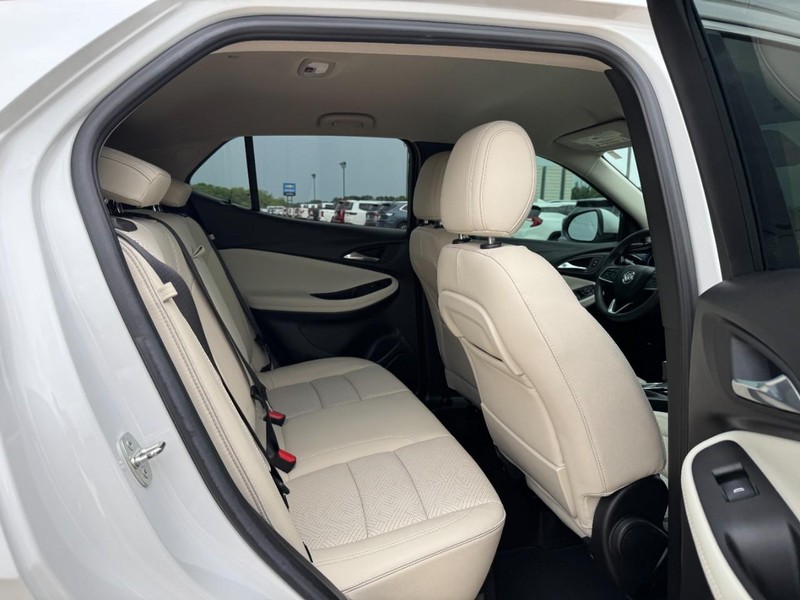 Buick Encore GX Vehicle Full-screen Gallery Image 10