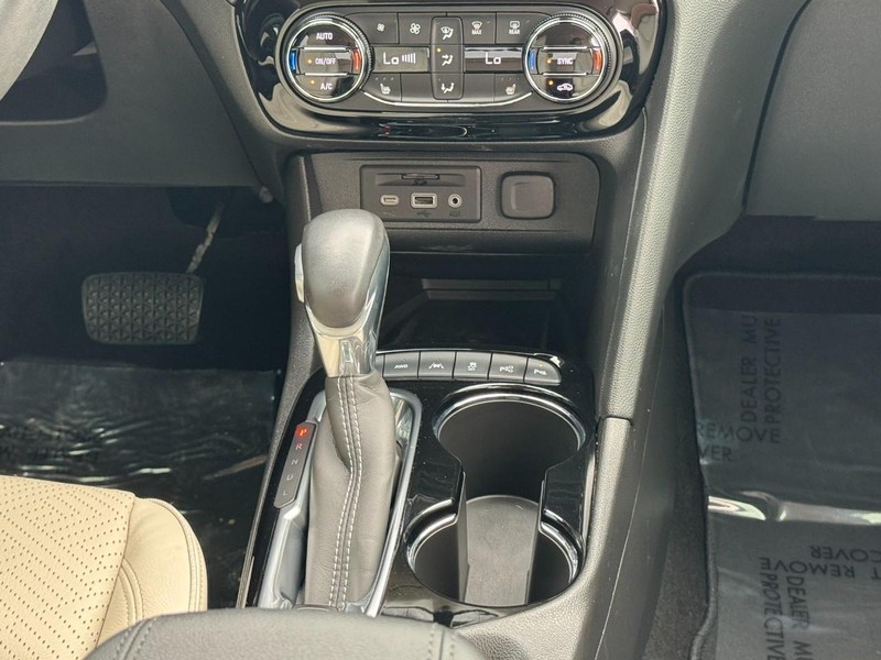 Buick Encore GX Vehicle Full-screen Gallery Image 14