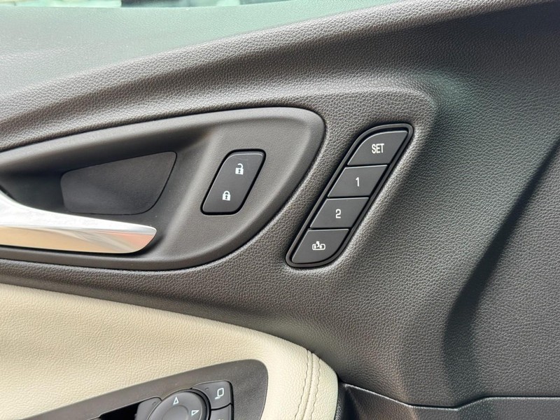 Buick Encore GX Vehicle Full-screen Gallery Image 16