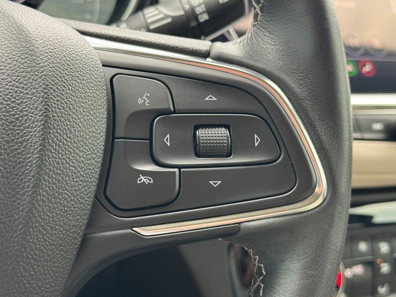Buick Encore GX Vehicle Full-screen Gallery Image 18