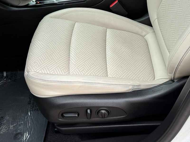 Buick Encore GX Vehicle Full-screen Gallery Image 24