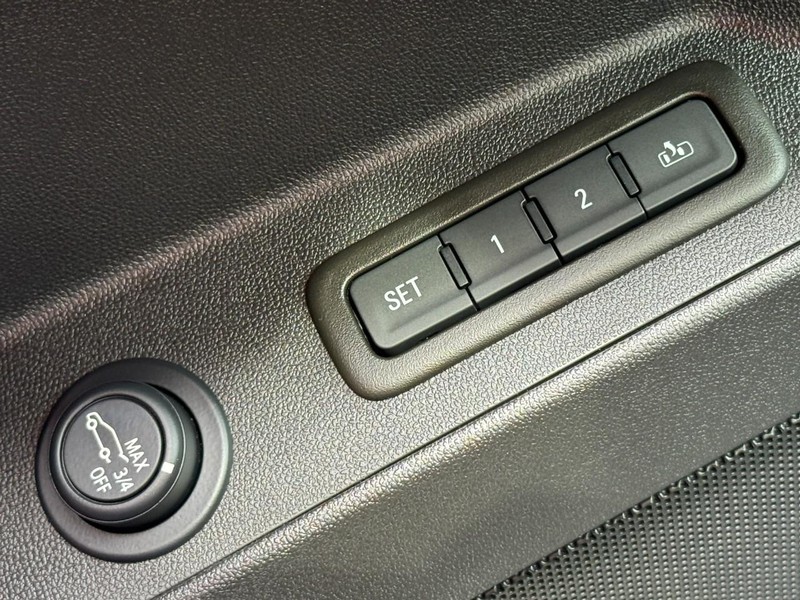 Chevrolet Equinox Vehicle Image 16