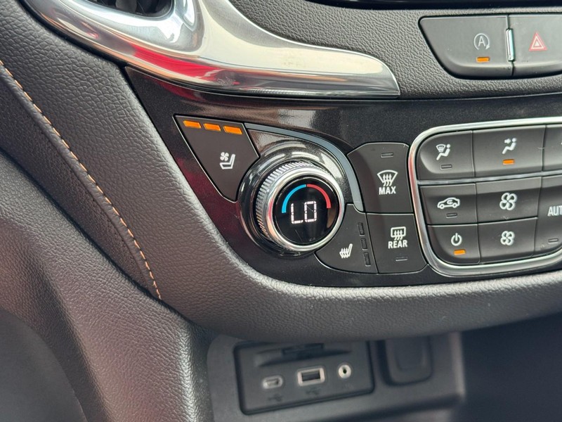 Chevrolet Equinox Vehicle Image 21