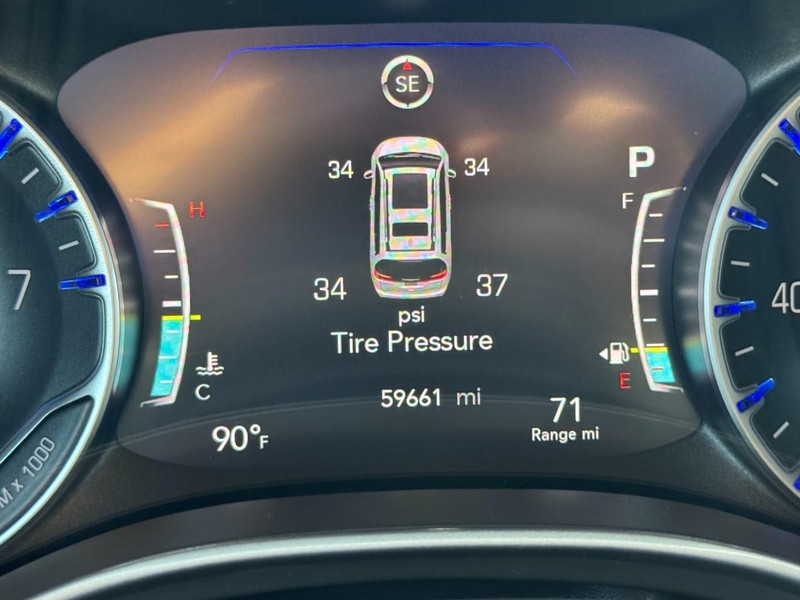 Chrysler Pacifica Vehicle Image 20