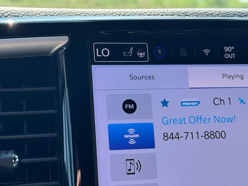 Chrysler Pacifica Vehicle Image 22